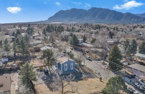 Broadmoor House | Delightful Home Amazing Location Extended Stay