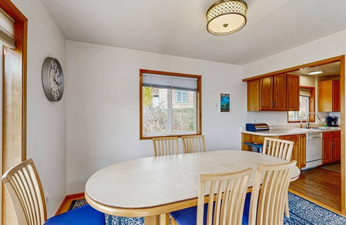 Yachats House | Delightful Home with Ocean View & Private Hot Tub - 3 Blocks to Beach