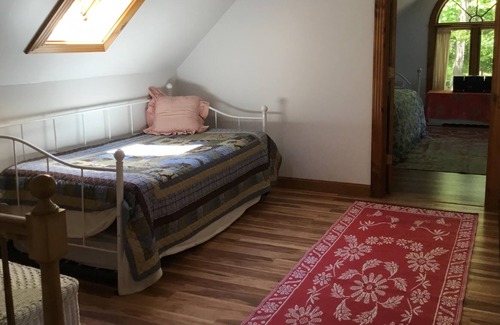 Wakefield Ski Chalet | delightful lakefront cottage