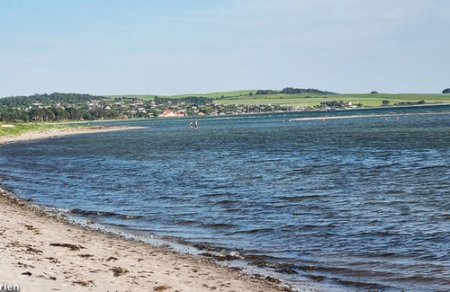 Skodshoved House | Delightful little house in the first row to the beach with sea view
