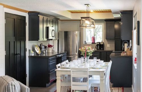 Coldwater House | Delightful Loon Lake Retreat