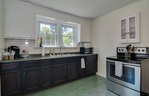 North Augusta House | Delightful Mid-Century Modern Bungalow
