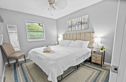 St. Charles Historic District Apartment | Delightful One-Bedroom Sanctuary Near Main Street