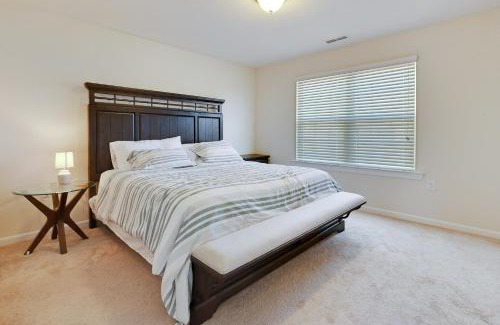 Holly Springs House | Delightful Pet Friendly Home In Great Location! townhouse