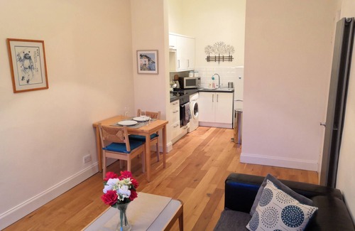 Newington Apartment | Delightful Refurbished City Centre Apartment, just off George Square