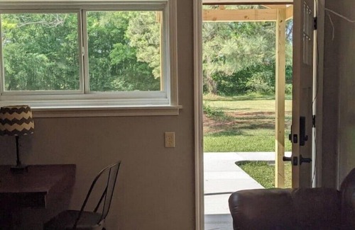 Laceys Spring Apartment | Delightful room inside Rural Tea Factory!