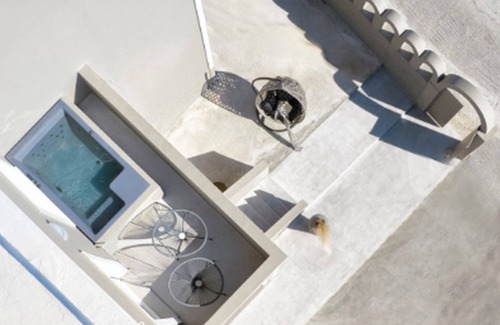Exo Gonia Villa | Delightful Santorini Villas | 4 Bedrooms | Villa Killua | Spacious Terraces.