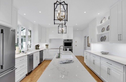 Sea Island House | Delightful Sea Island Beach Cottage, Private Pool, Hot Tub & Steps from Beach