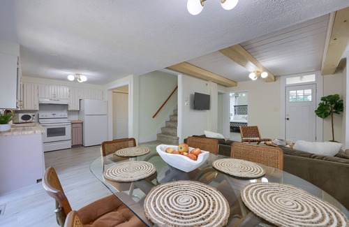 Ephrata House | Delightful Small Town Escape — Sauna & Parking