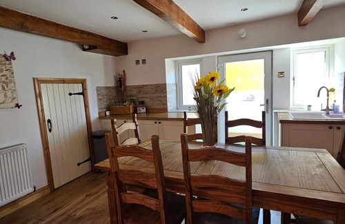 Bacup House | Delightful Space-view Farmhouse Astronauts Lodge