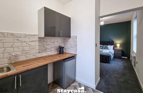 Manchester House | Delightful Spacious Haven With Large Driveway