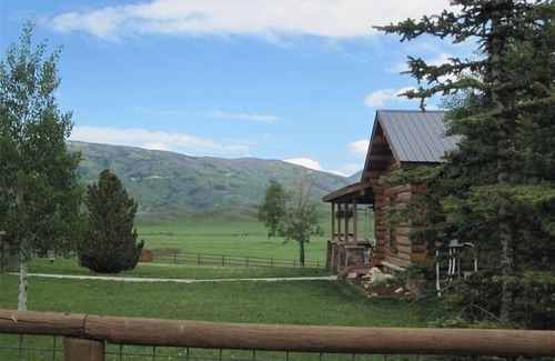 Steamboat Springs House | Delightful Steamboat Log Home - easy 10 minute drive to slopes, pet friendly!
