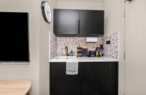 Peckham Apartment | Delightful Studio Suite with Modern Kitchenette