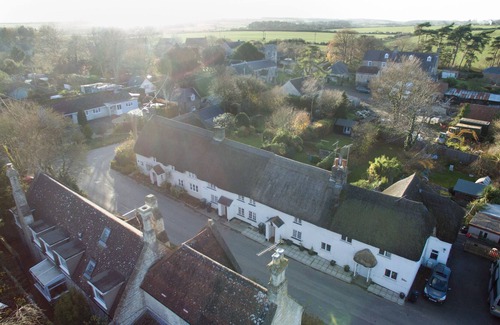 West Knighton Cottage | Delightful thatched cottage in beautiful sleepy Dorset village and countryside