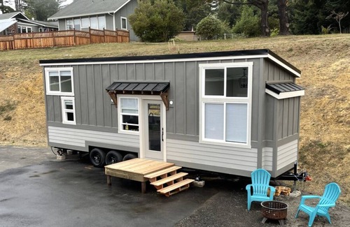 McKinleyville House | Delightful Tiny Home w/ indoor Fire Place