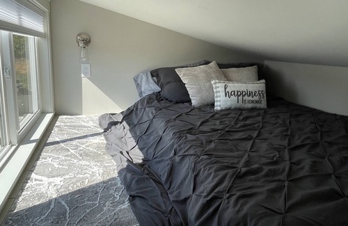 McKinleyville House | Delightful Tiny Home w/ indoor Fire Place