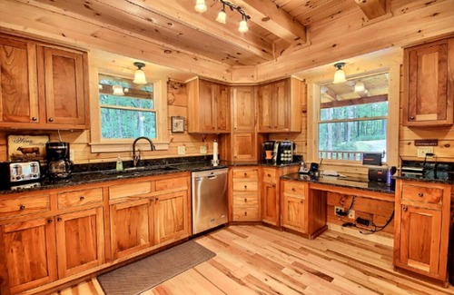 Logan House | Delightful Vacation Cabin Perfect for a Large Group near Ash Cave, Ohio
