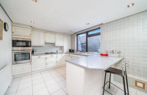 Whetstone Apartment | Delightful Vintage 2 Bedroom Apartment