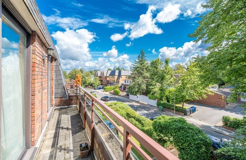 Whetstone Apartment | Delightful Vintage 2 Bedroom Apartment