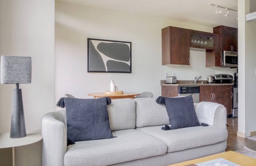 Wallingford Apartment | Delightful Wallingford Jr 1BR w/Rooftop, nr Bars, by Blueground