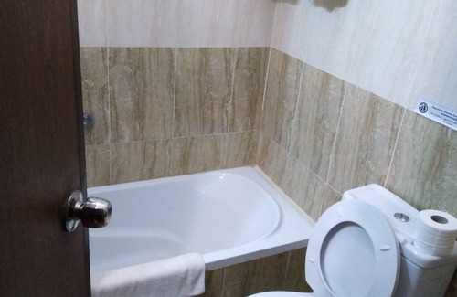 Madaba Hotel | Delilah Hotel/Deluxe Studio with private bathroom and Shared kitchen