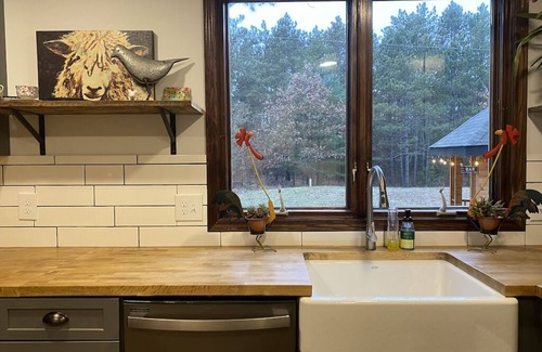 Wisconsin Dells Cottage | Dells Secret Cottage - Huge Private Yard, Minutes to downtown Wisconsin Dells