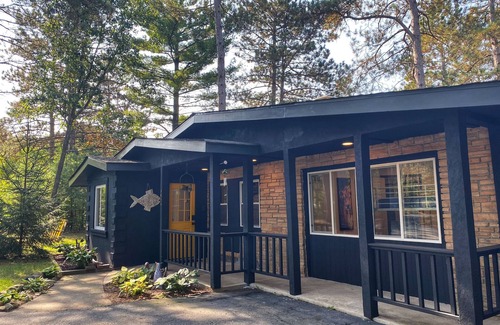 Wisconsin Dells Cottage | Dells Secret Cottage - Huge Private Yard, Minutes to downtown Wisconsin Dells