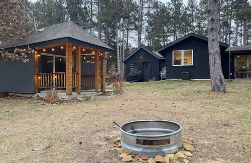 Wisconsin Dells Cottage | Dells Secret Cottage - Huge Private Yard, Minutes to downtown Wisconsin Dells