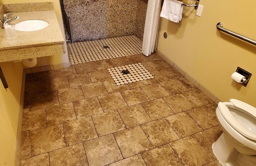 Sylmar Hotel | Delmonico Inn & Suites