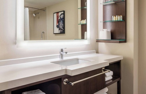 Tinicum Township Hotel | Delta Hotel Philadelphia Airport