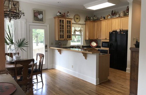 Lacombe Cottage | Delta Oaks great for relaxing or water adventures
