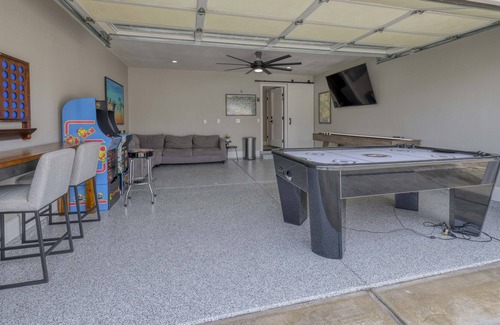 Discovery Bay House | Delta Waterfront Contemporary Family Retreat - New 2023!