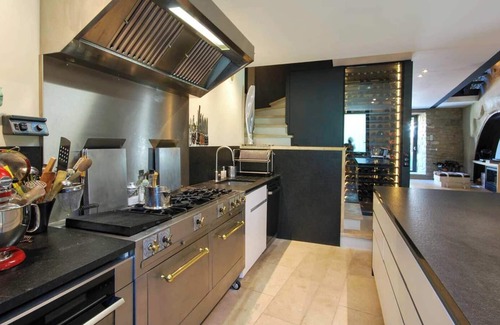 Montaren-et-Saint-Mediers Villa | Deluxe Stunning Villa with Outdoor Cinema