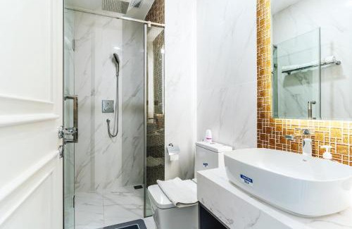 Little Japan Apartment | DeLux Best Central D1,3Bedrooms,2 Bath,Pool,Gym