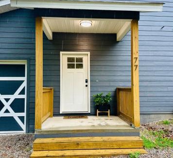 Mid America House | Delux Country Cabin - Pet Friendly
