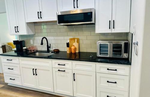 Mid America House | Delux Country Cabin - Pet Friendly