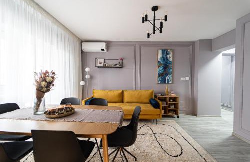 Bacau Apartment | Delux Suite - Apartament 100 de m2 cu 3 camere și parcare gratuită, lângă Arena Mall in Centrul Bacău