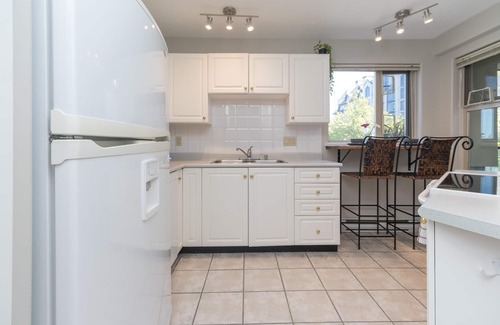 Victoria Condo | Deluxe 2 Bed 2 Bath and 5 Min Walk to Downtown and Seawalk