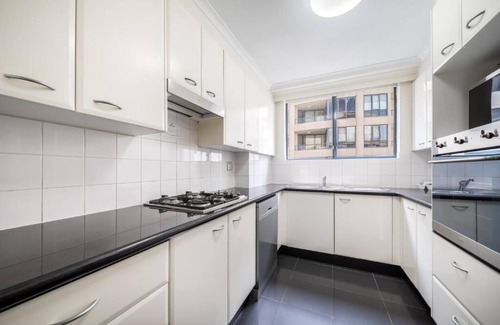 Surry Hills Apartment | Deluxe 2 Bedroom Apartment @ Castlereagh Street, Sydney CBD
