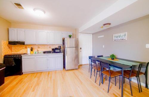 The Heights Apartment | Deluxe 2-Bedroom Apt minutes from NYC