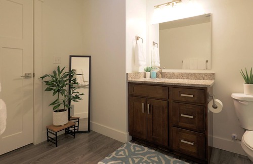 Orem Apartment | Deluxe 2Br Apt w/ Purple Qn Mattress on Private St