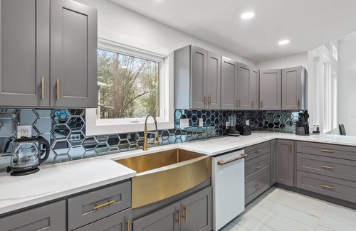 Atlanta House | Deluxe 3Bed 3Bath Home - Dresden East Neighborhood Atlanta