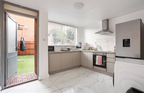 Maida Vale House | Deluxe 3BR House | 12mins to Kilburn Station | ST