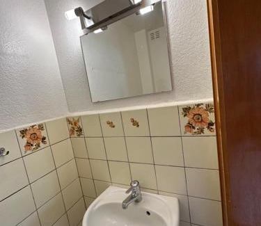 Oetinghausen Apartment | Deluxe 7 queen sized bedroom Apartment in Herford Hiddenhausen