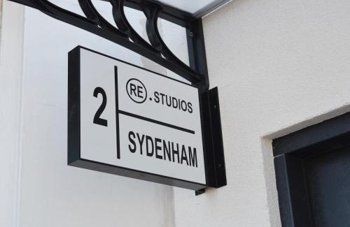 Sydenham Apartment | Deluxe and Modern Studio Apartment in Sydenham