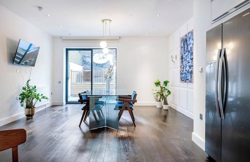 Camden Town with Primrose Hill House | Deluxe and Peace in Primrose Hill