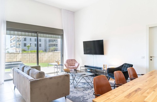 Nahariya Apartment | Deluxe Apartment in Achziv with Private Garden Area