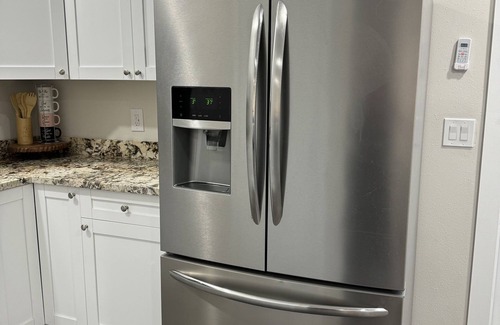 Bearss Plaza Apartment | Deluxe Apartment whit laundry