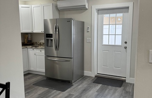 Bearss Plaza Apartment | Deluxe Apartment whit laundry