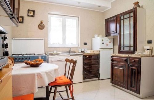 Vomero House | Deluxe Apartment with Garden in Vomero